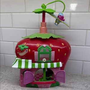 Vintage Strawberry Shortcake 2008 Playhouse with Parrot. Pre-loved.
